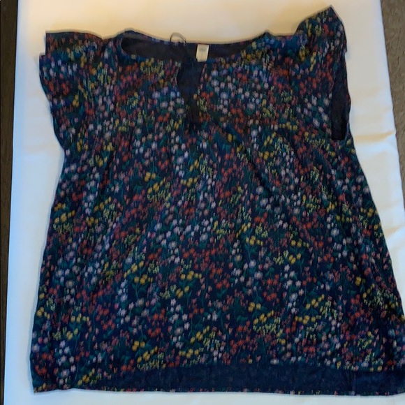 Old Navy Floral sleeveless top - Picture 1 of 3